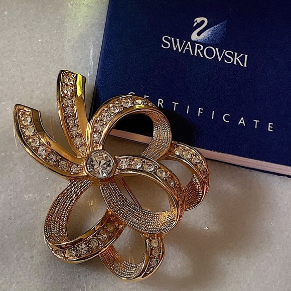 Swarovski gold tone brooch pin - Picture 1 of 11